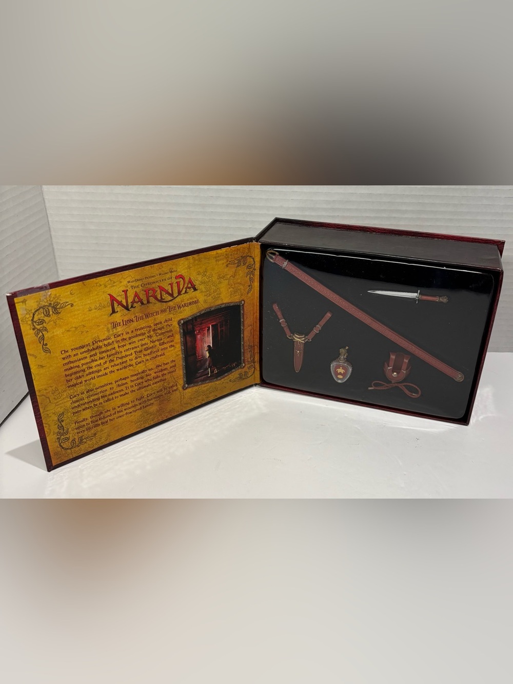 VTG Narnia Lucy’s Christmas Gifts 1/6-Scale Prop Set – The Chronicles of Narnia